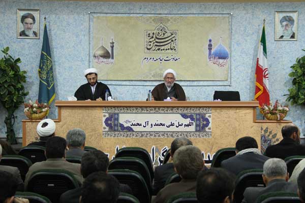 حجت الاسلام والمسلمین محمدرضا آشتیانی در نشست فعالان فرهنگی و سیاسی استان قم