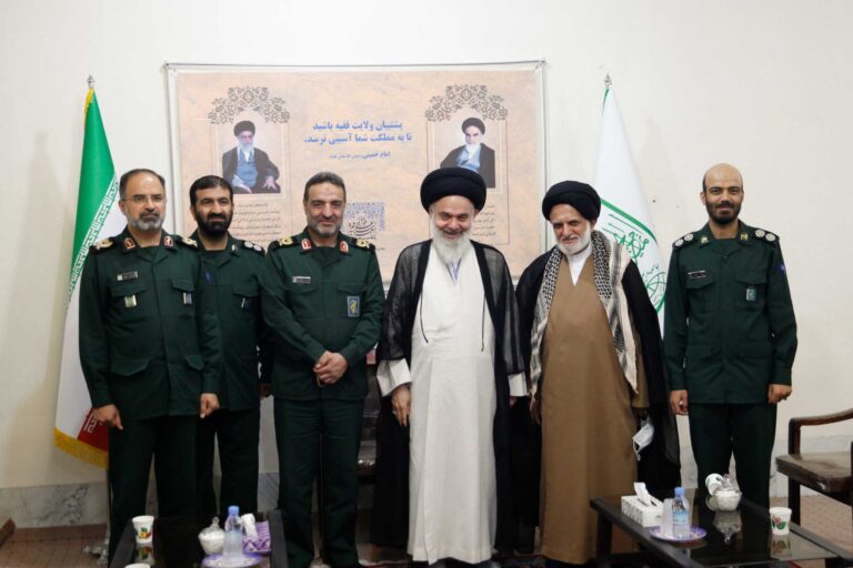 دیدار رئیس سازمان بسیج سازندگی با آیت الله حسینی بوشهری