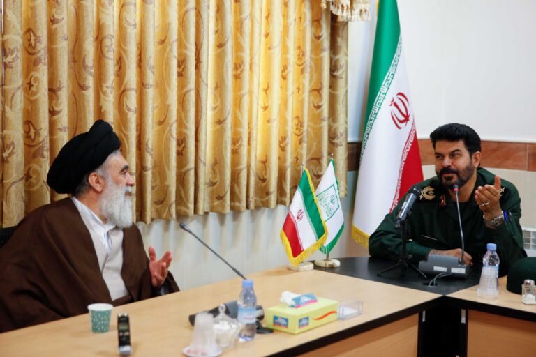 دیدار سردار موحدی کیا با آیت الله حسینی خراسانی در محل جامعه مدرسین حوزه علمیه قم