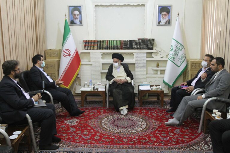 دیدار مدیر عامل بانک رفاه با آیت الله حسینی بوشهری