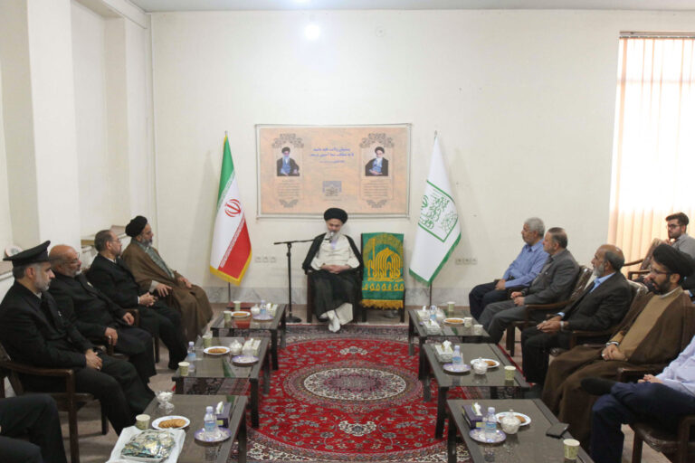 آیت الله حسینی بوشهری در جمع خادمان رضوی مجموعه زیر سایه خورشید