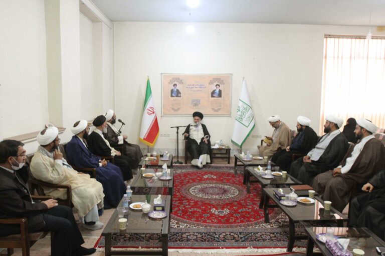 دیدار رئیس سازمان تبلیغات اسلامی استان قم با آیت الله حسینی بوشهری