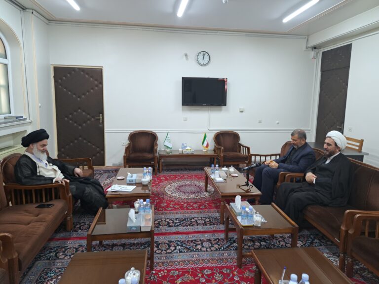 دیدار علی مظفری رئیس کل دادگستری با آیت الله حسینی بوشهری