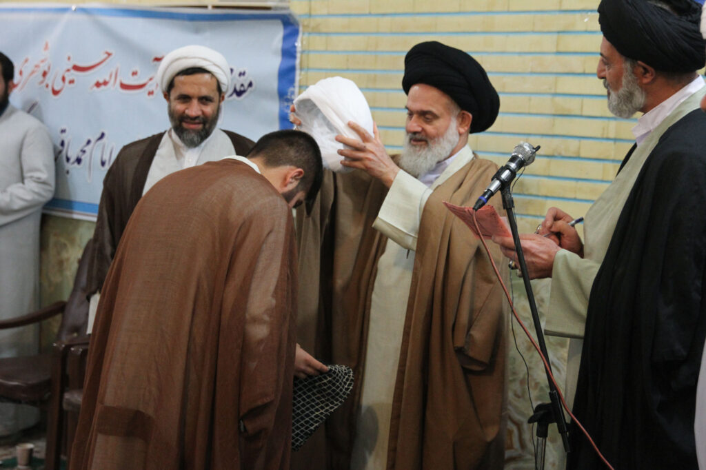 مراسم عمامه گذاری طلاب مدرسه امام باقر