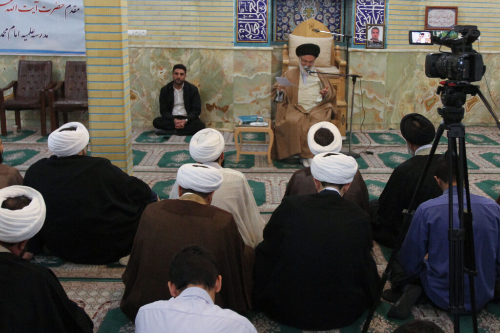 مراسم عمامه گذاری طلاب مدرسه امام باقر