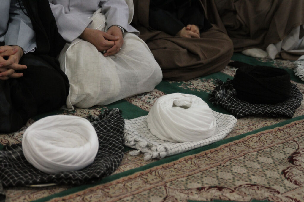 مراسم عمامه گذاری طلاب مدرسه امام باقر