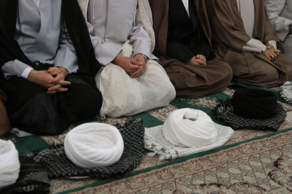 مراسم عمامه گذاری طلاب مدرسه امام باقر