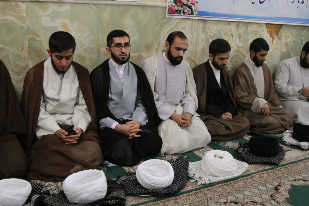 مراسم عمامه گذاری طلاب مدرسه امام باقر