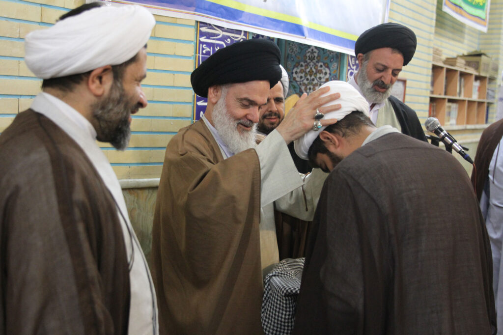 مراسم عمامه گذاری طلاب مدرسه امام باقر