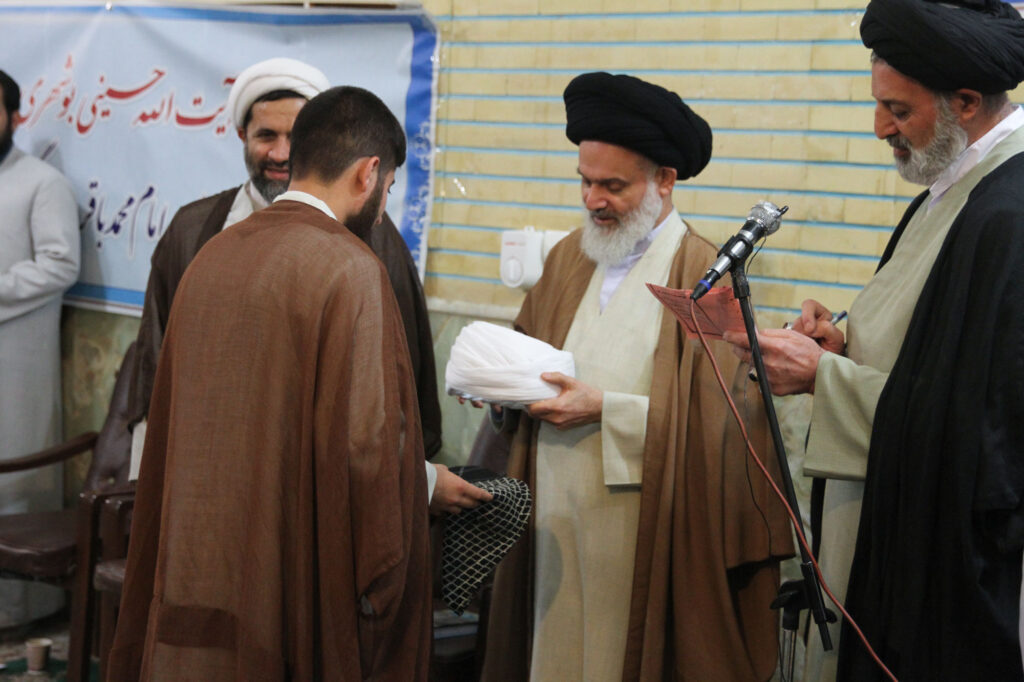 مراسم عمامه گذاری طلاب مدرسه امام باقر