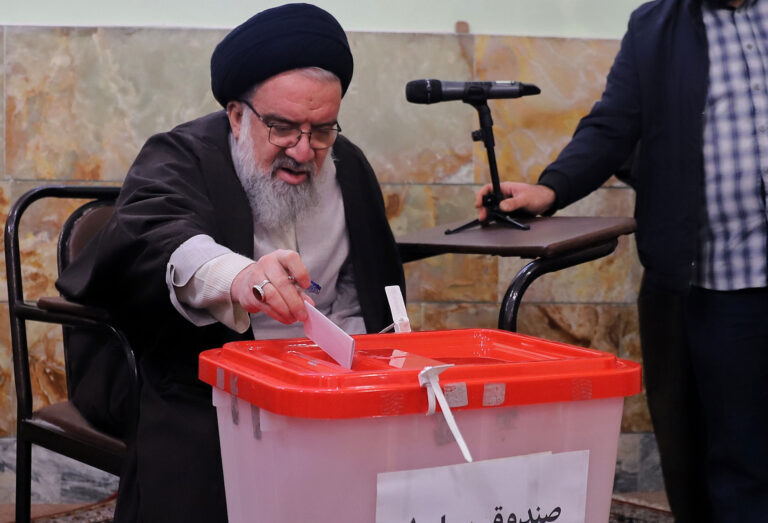 آیت الله سید احمد خاتمی در انتخابات مجمع نمایندگان طلاب و فضلای حوزه علمیه قم شرکت کرد