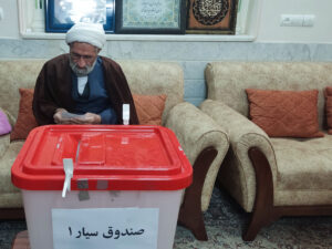 آیت الله محمد رضا آشتیانی در انتخابات مجمع نمایندگان طلاب و فضلای حوزه علمیه قم شرکت کرد