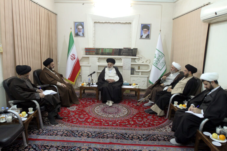 دیدار هیئت رئیسه نهمین دوره مجمع نمایندگان طلاب و فضلای حوزه علمیه قم با آیت الله حسینی بوشهری