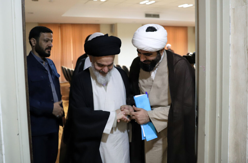 بازدید آیت الله حسینی بوشهری از کمیسیون ها (10)