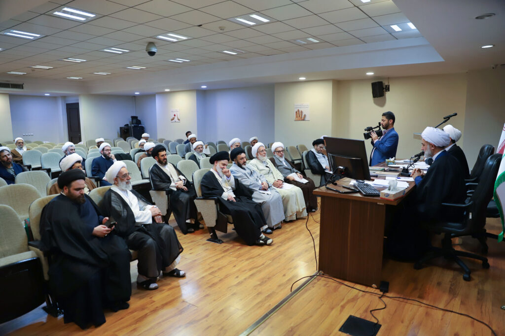 بازدید آیت الله حسینی بوشهری از کمیسیون ها (14)