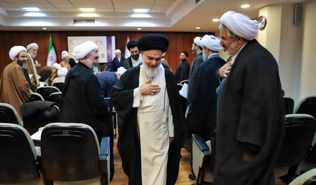 بازدید آیت الله حسینی بوشهری از کمیسیون ها (16)