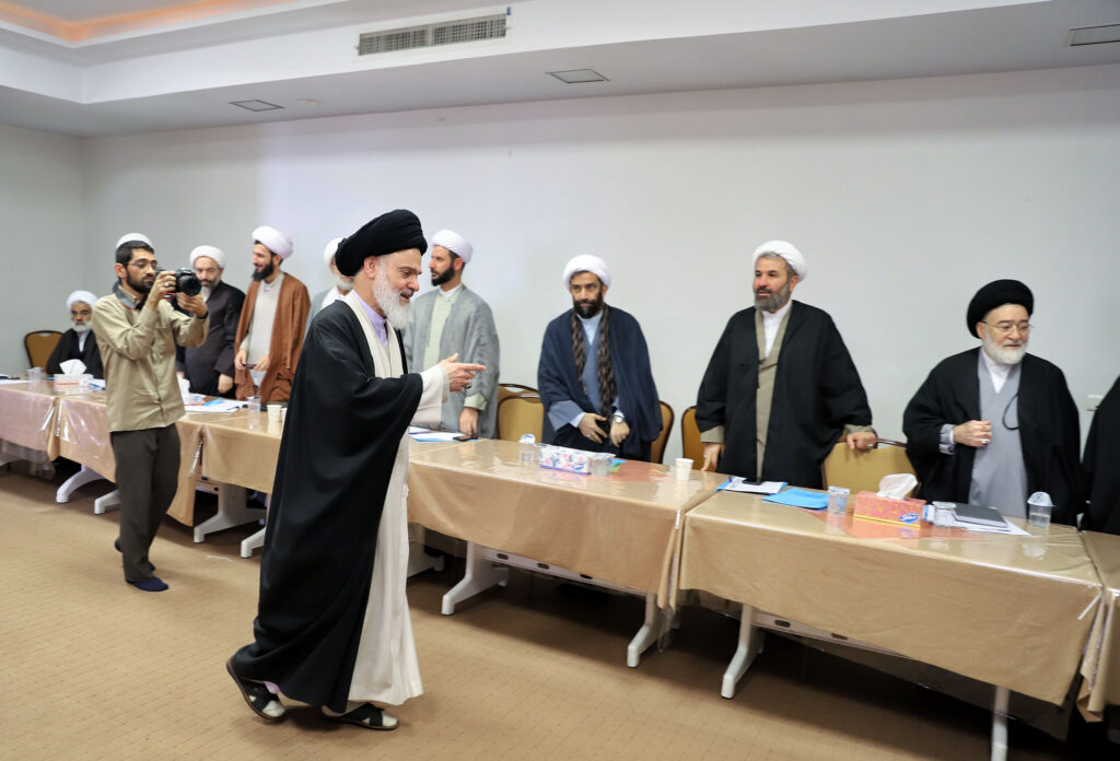 بازدید آیت الله حسینی بوشهری از کمیسیون ها (20)