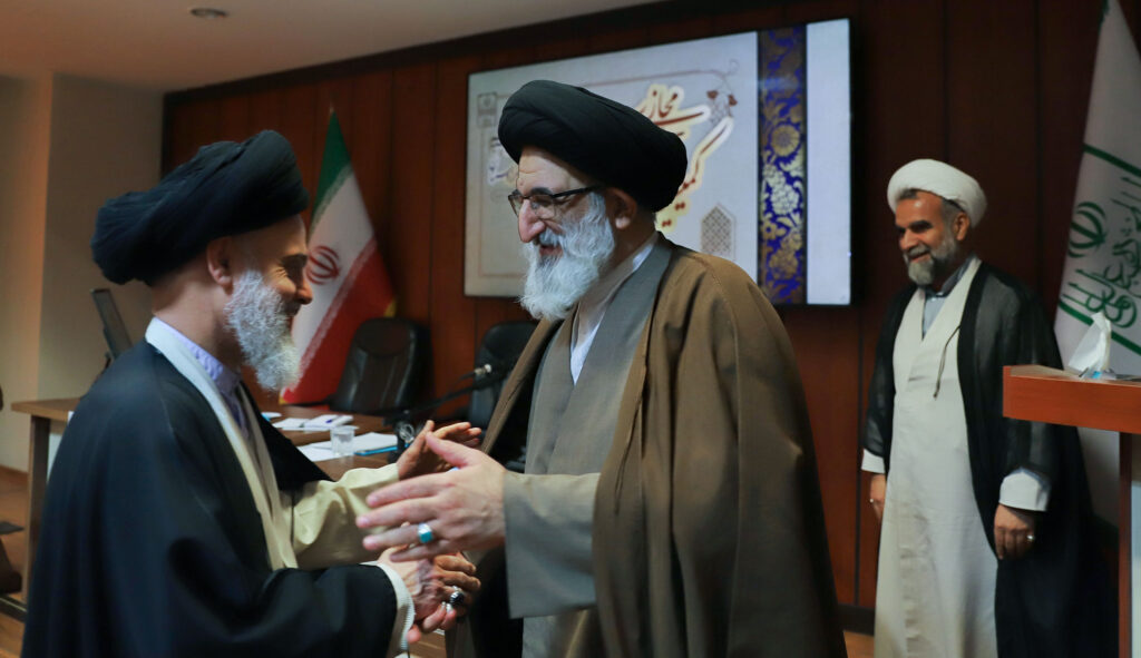 بازدید آیت الله حسینی بوشهری از کمیسیون ها (4)