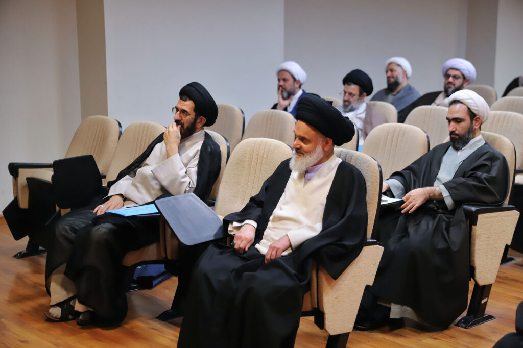 بازدید آیت الله حسینی بوشهری از کمیسیون ها (7)