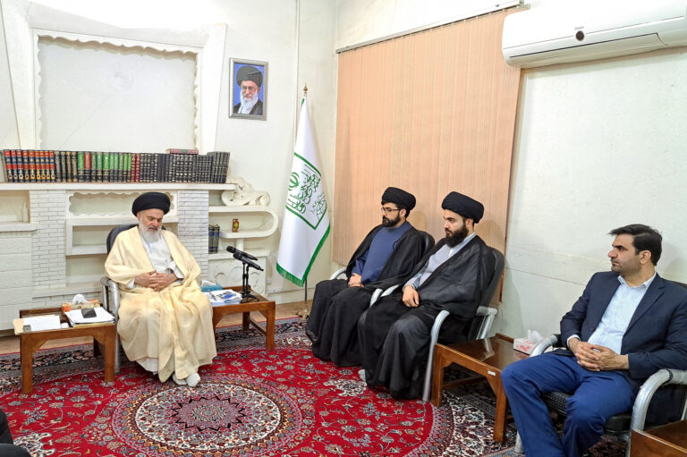 دیدار سرپرست مؤسسه جهانی ولایت با آیت الله حسینی بوشهری