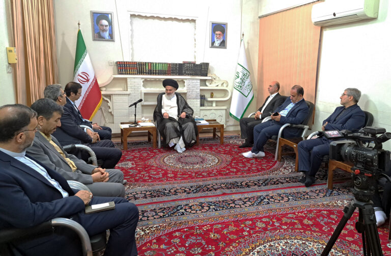 دیدار شهردار قم به همراه معاونین خود با آیت الله حسینی بوشهری