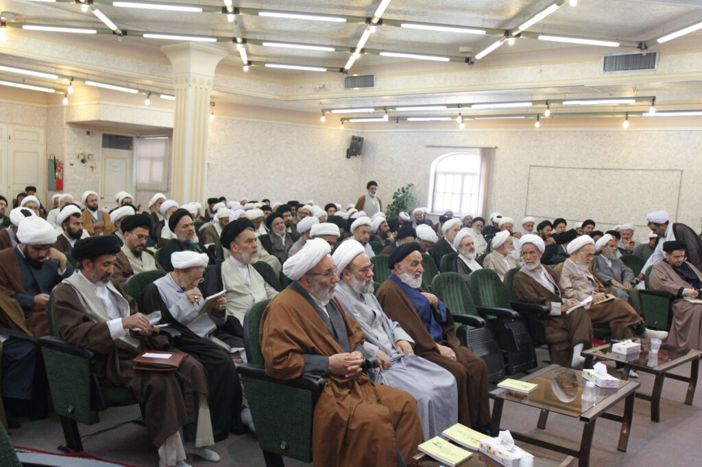 همایش ائمه جمعه و جماعات استان قم در محل جامعه مدرسین حوزه علمیه قم