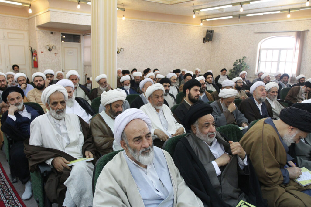 همایش ائمه جمعه و جماعات استان قم در محل جامعه مدرسین حوزه علمیه قم