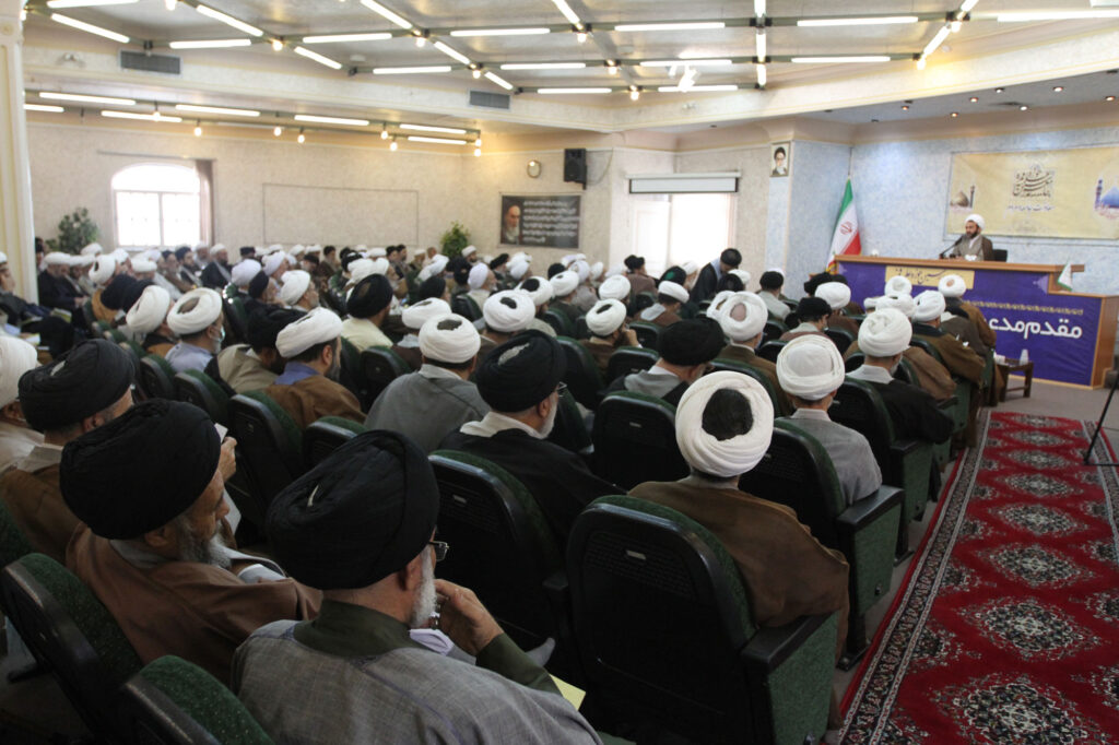 همایش ائمه جمعه و جماعات استان قم در محل جامعه مدرسین حوزه علمیه قم