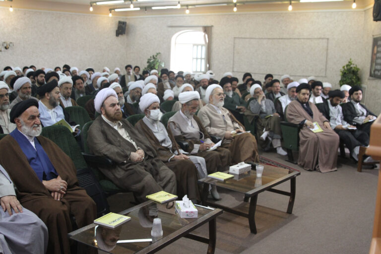 همایش ائمه جمعه و جماعات استان قم در محل جامعه مدرسین حوزه علمیه قم