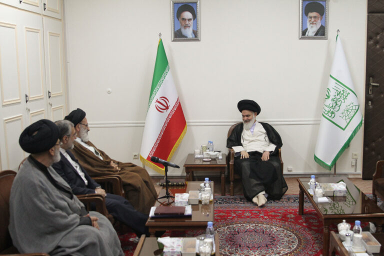 دیدار دکتر غلامحسین اسماعیلی، رئیس دفتر رئیس جمهور با آیت الله حسینی بوشهری