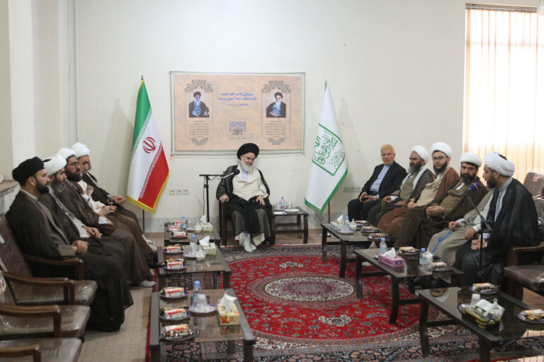 دیدار جمعی از ائمه جمعه استان فارس با آیت الله حسینی بوشهری