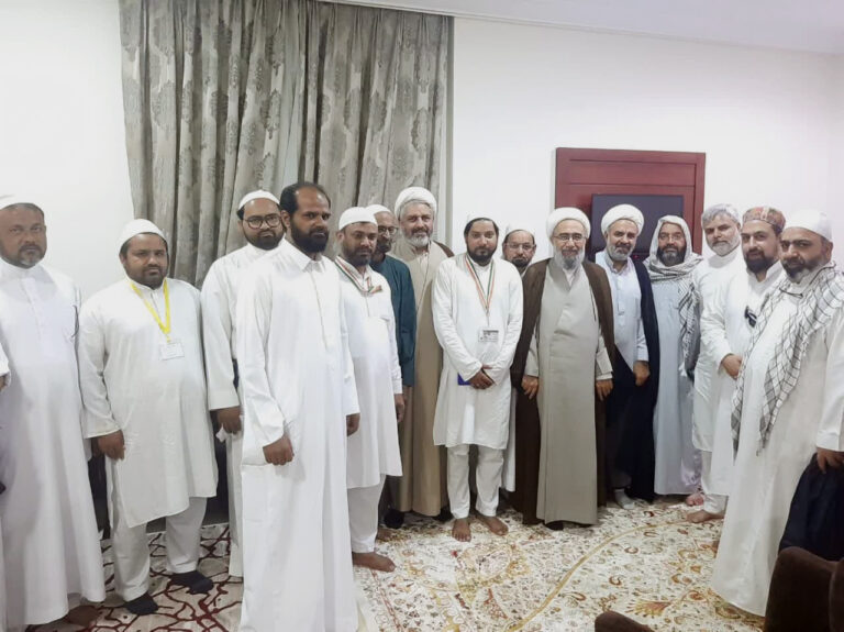 دیدار جمعی از علمای هندوستان و کشمیر با آیت الله جواد مروی در مکه مکرمه
