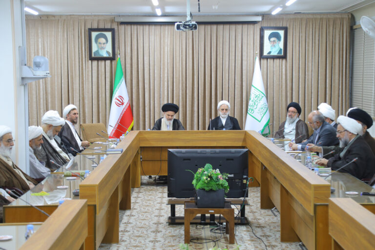 رئیس قوه قضائیه با سفر به شهر مقدس قم، در جلسه شورای عالی جامعه مدرسین حوزه علمیه قم حضور یافت