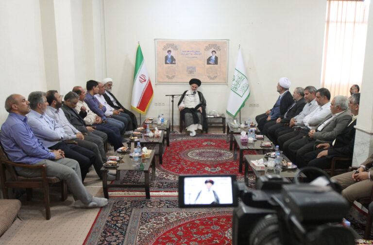 دیدار جمعی از مدیران ارشد وزارت دفاع با آیت الله حسینی بوشهری