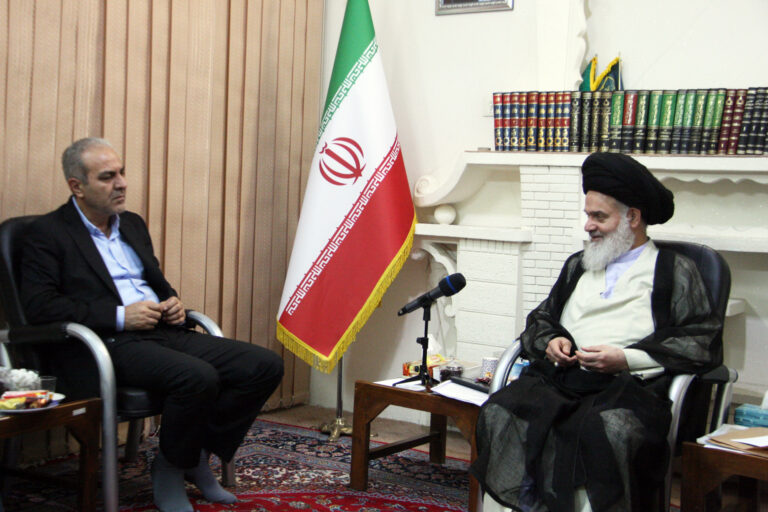 دیدار مدیرعامل صندوق بازنشستگی کشوری، دکتر ترکی، با آیت الله حسینی بوشهری