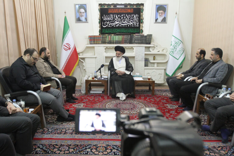 دیدار مدیران شرکت آهن و فولاد ارفع با آیت الله حسینی بوشهری