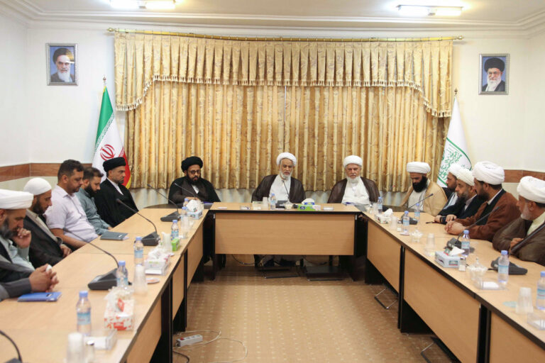 دیدار جمعی از ائمه جمعه و جماعات کشور عراق با آیت الله عباس کعبی