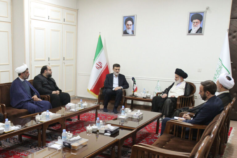 دیدار رئیس بنیاد شهید و امور ایثارگران با آیت الله حسینی بوشهری