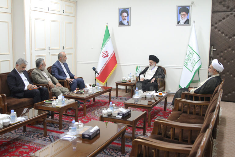 دیدار سخنگوی وزارت امور خارجه (سخنگوی دستگاه دیپلماسی) با آیت الله حسینی بوشهری رئیس جامه مدرسین حوزه علمیه قم