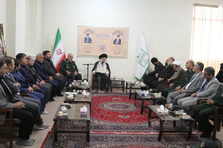 دیدار مسئولان و فرماندهان بسیج ادارات استان قم با آیت الله حسینی بوشهری