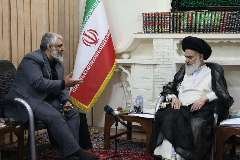 دیدار معاون فرهنگی آموزشی بنیاد شهید و امور ایثارگران با آیت الله حسینی بوشهری