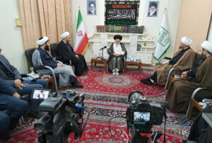 دیدار رئیس کانون‌های فرهنگی هنری مساجد کشور با آیت الله حسینی بوشهری به مناسبت روز جهانی مسجد