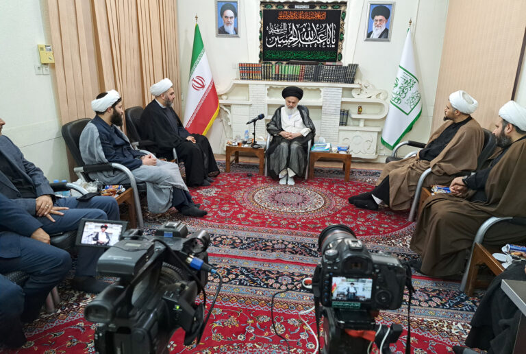 دیدار رئیس کانون‌های فرهنگی هنری مساجد کشور با آیت الله حسینی بوشهری به مناسبت روز جهانی مسجد