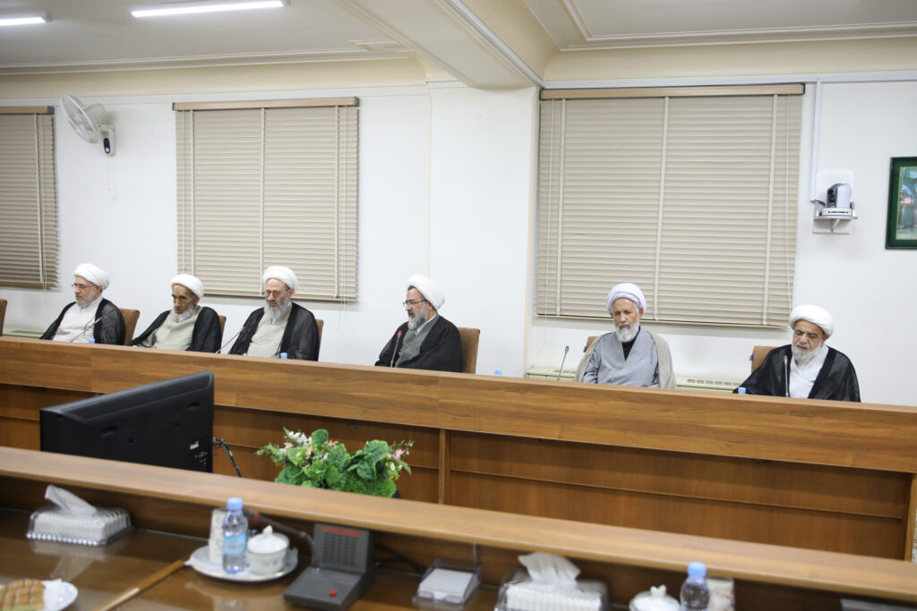 حضور دبیر شورای عالی امنیت ملی، دکتر علی اکبر احمدیان، در جلسه جامعه مدرسین حوزه علمیه قم