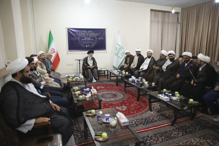 دیدار اساتید و مدیران اجرایی بنیاد شیخ انصاری (وابسته به مرکز امور نخبگان و استعدادهای برتر حوزههای علمیه) با آیت الله حسینی بوشهری