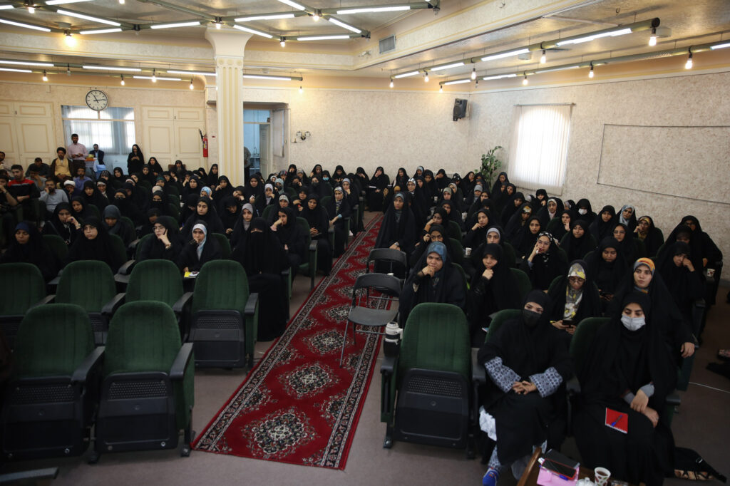 دیدار تعدادی از دانشجویان دختر و پسر استان سیستان و بلوچستان با آیت الله حسینی بوشهری