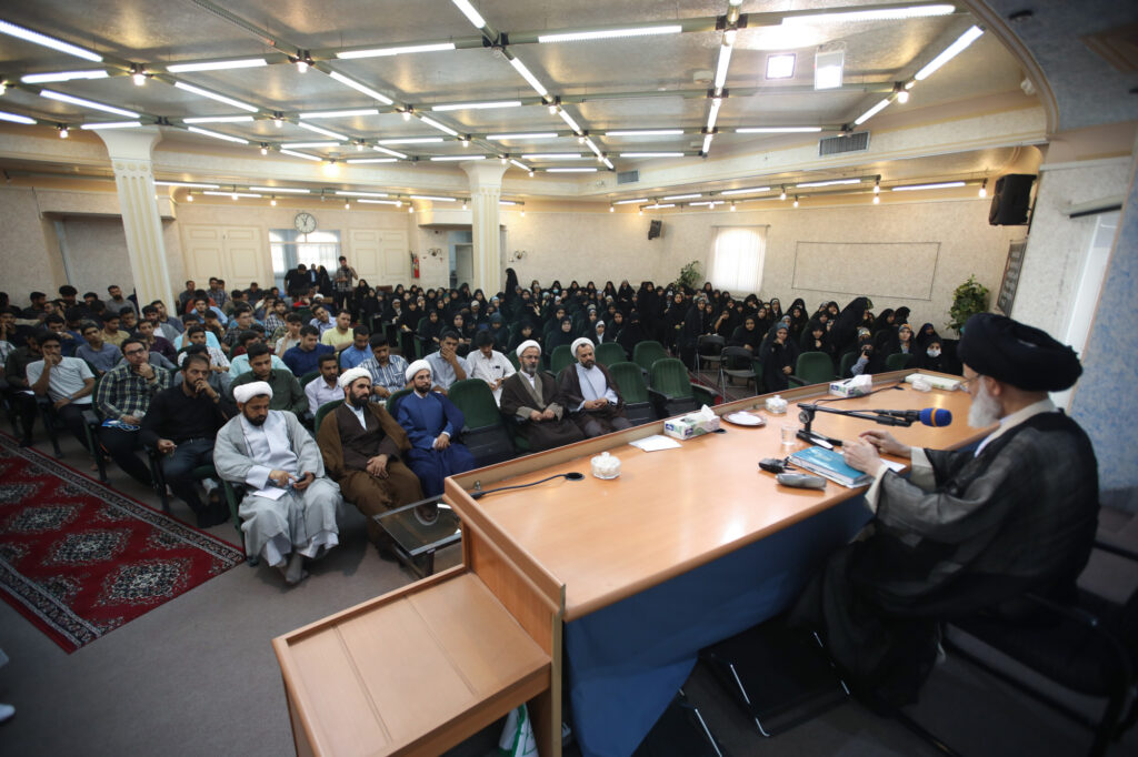 دیدار تعدادی از دانشجویان دختر و پسر استان سیستان و بلوچستان با آیت الله حسینی بوشهری