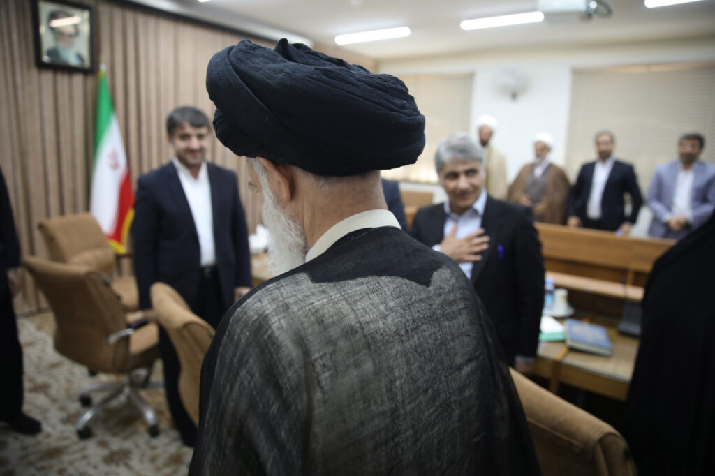 دیدار جمعی از رایزنان فرهنگی و مدیران سازمان فرهنگ و ارتباطات اسلامی با آیت الله حسینی بوشهری