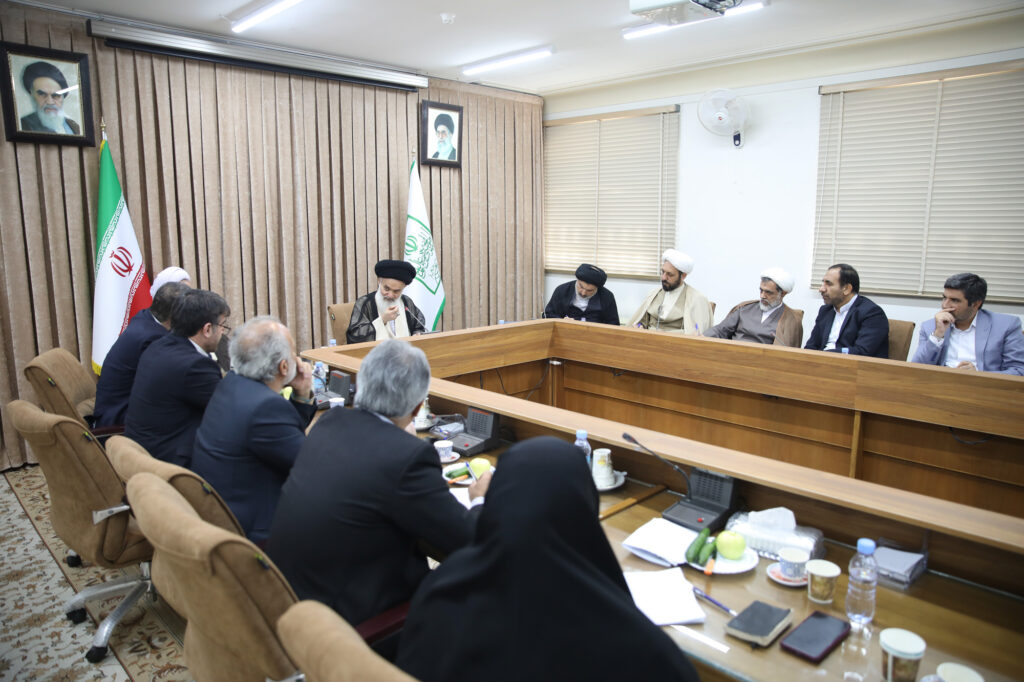 دیدار جمعی از رایزنان فرهنگی و مدیران سازمان فرهنگ و ارتباطات اسلامی با آیت الله حسینی بوشهری
