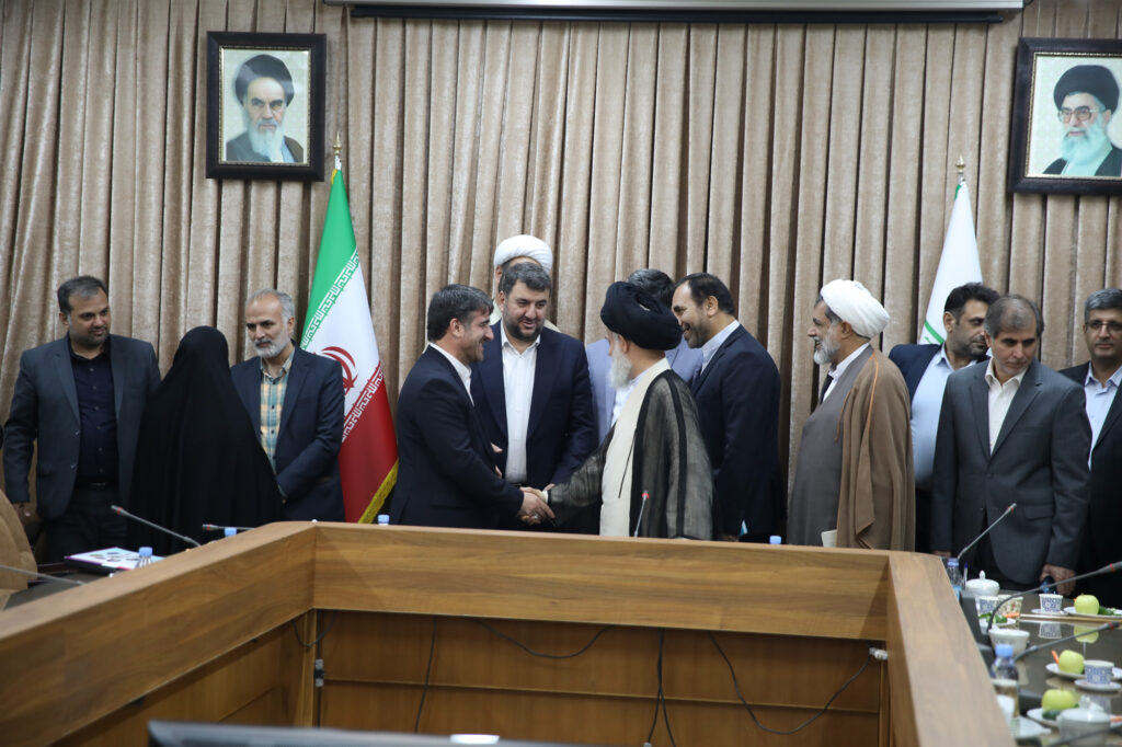دیدار جمعی از رایزنان فرهنگی و مدیران سازمان فرهنگ و ارتباطات اسلامی با آیت الله حسینی بوشهری